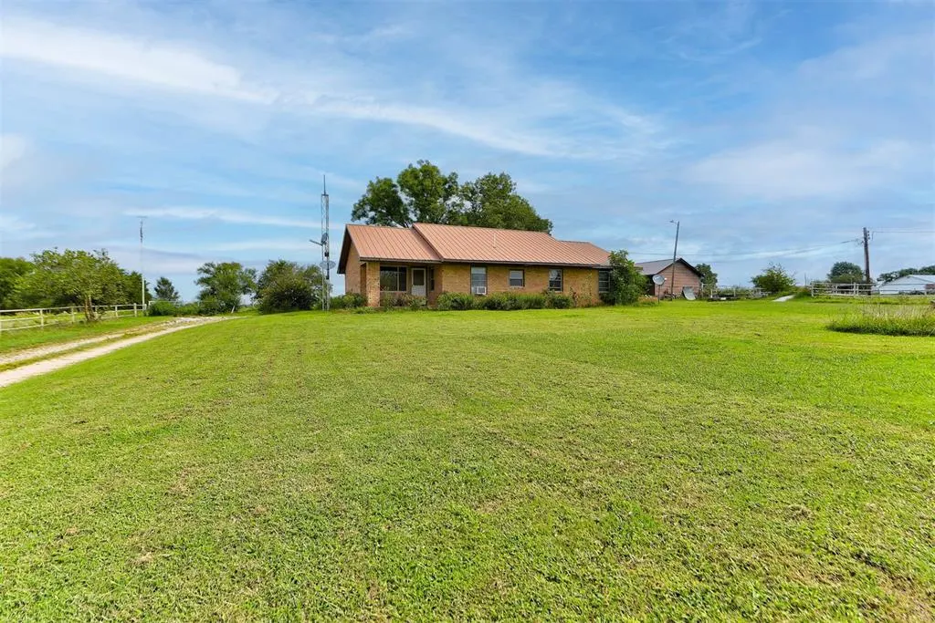 Front exterior — 36711 EW 1305 Road, Wewoka, OK 74884