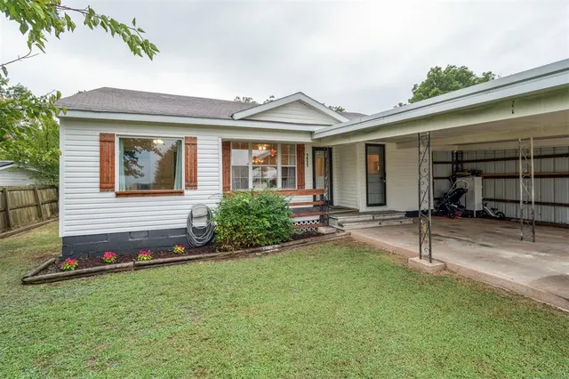 Front exterior — 1411 Brunson Avenue, Prague, OK 74864