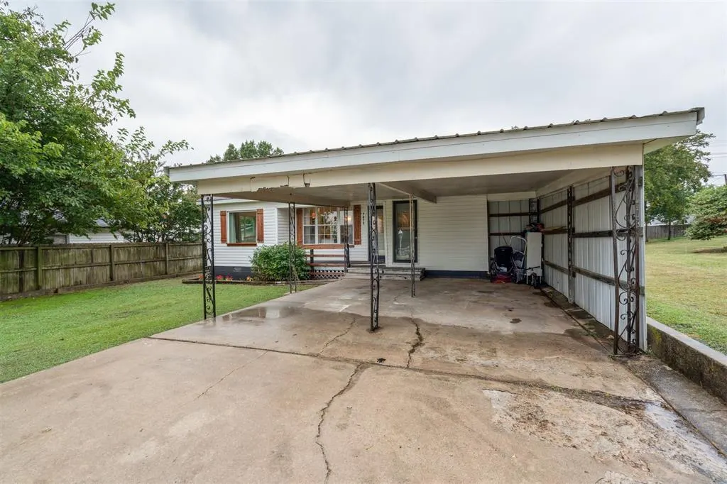Photo 3 — 1411 Brunson Avenue, Prague, OK 74864