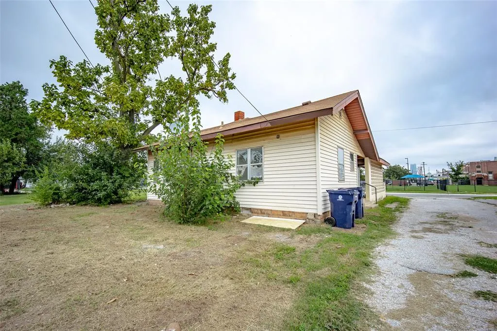 Photo 2 — 230 SW 27th Street, Oklahoma City, OK 73109