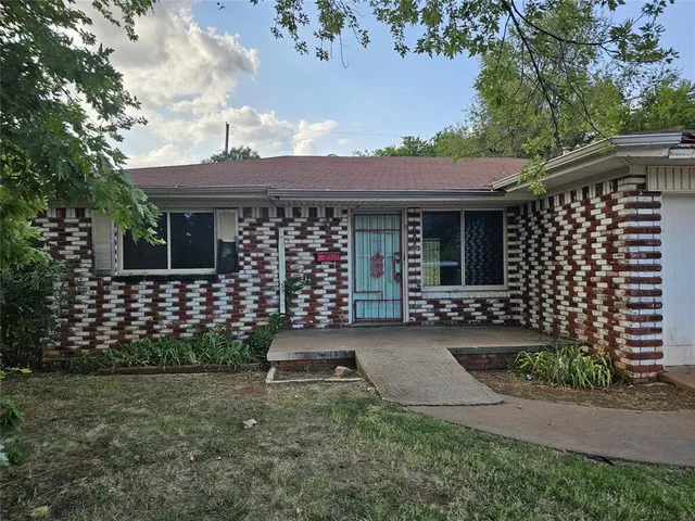 Photo 2 — 713 NE 79th Place, Oklahoma City, OK 73114