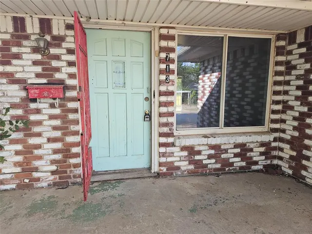 Photo 4 — 713 NE 79th Place, Oklahoma City, OK 73114