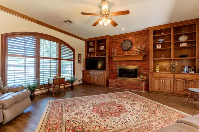Photo 2 — 207 Westridge Drive, Clinton, OK 73601