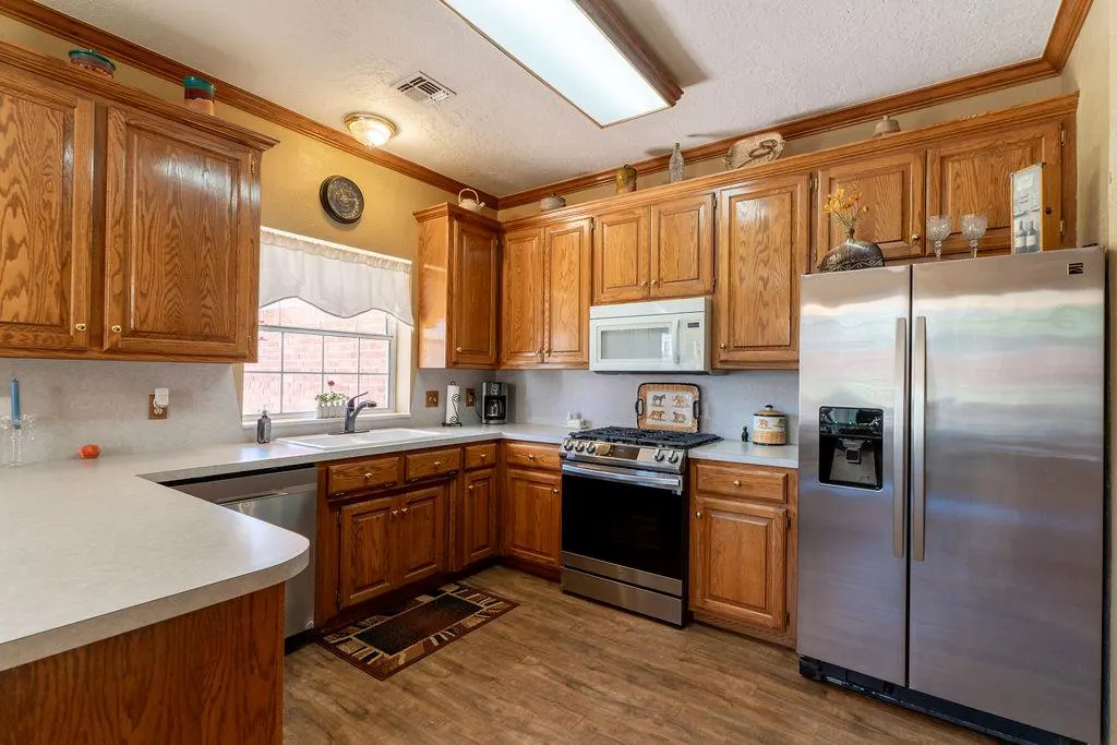 Photo 3 — 207 Westridge Drive, Clinton, OK 73601
