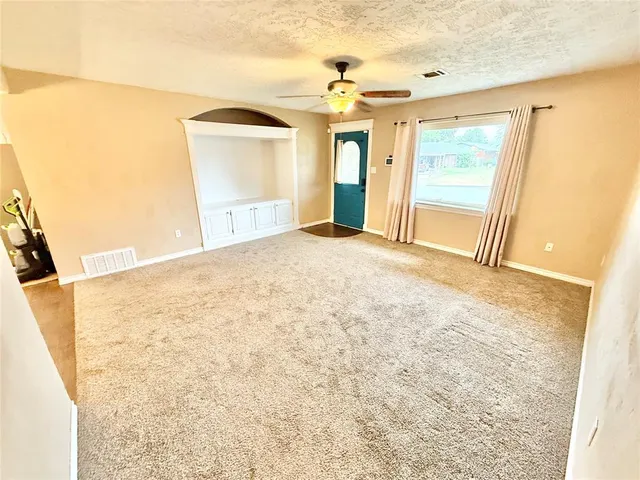 Photo 4 — 4049 SE BEDFORD Drive, Lawton, OK 73501