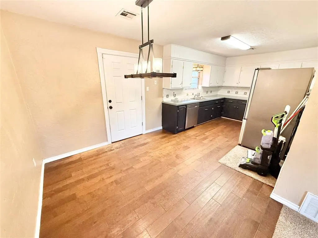 Photo 5 — 4049 SE BEDFORD Drive, Lawton, OK 73501