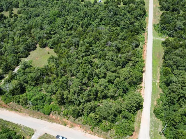 Photo 2 — 1105 Eastway Drive, Guthrie, OK 73044