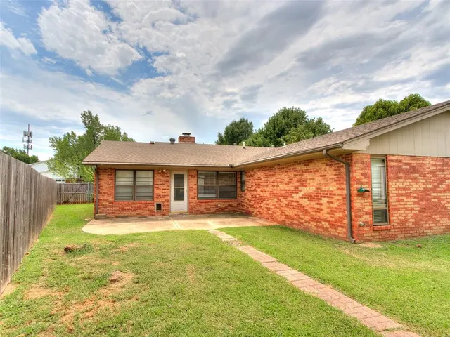 Photo 7 — 6605 WILLOWRIDGE Drive, Oklahoma City, OK 73122