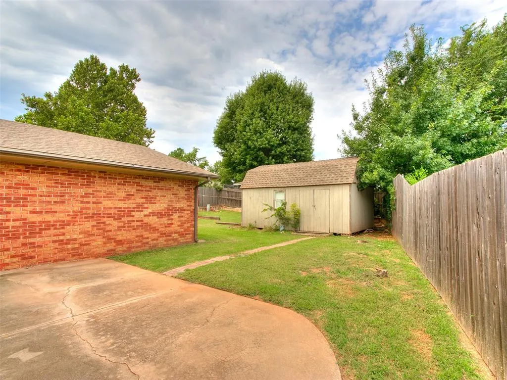 Photo 8 — 6605 WILLOWRIDGE Drive, Oklahoma City, OK 73122