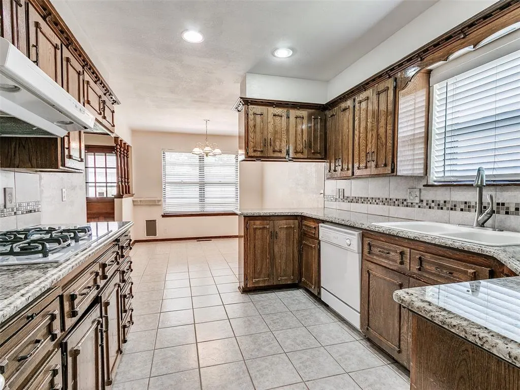 Photo 15 — 6605 WILLOWRIDGE Drive, Oklahoma City, OK 73122
