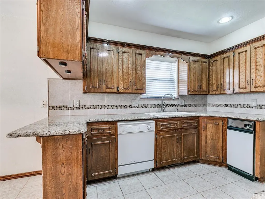 Photo 16 — 6605 WILLOWRIDGE Drive, Oklahoma City, OK 73122