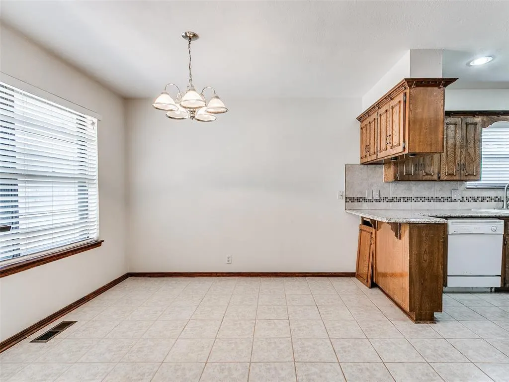 Photo 17 — 6605 WILLOWRIDGE Drive, Oklahoma City, OK 73122