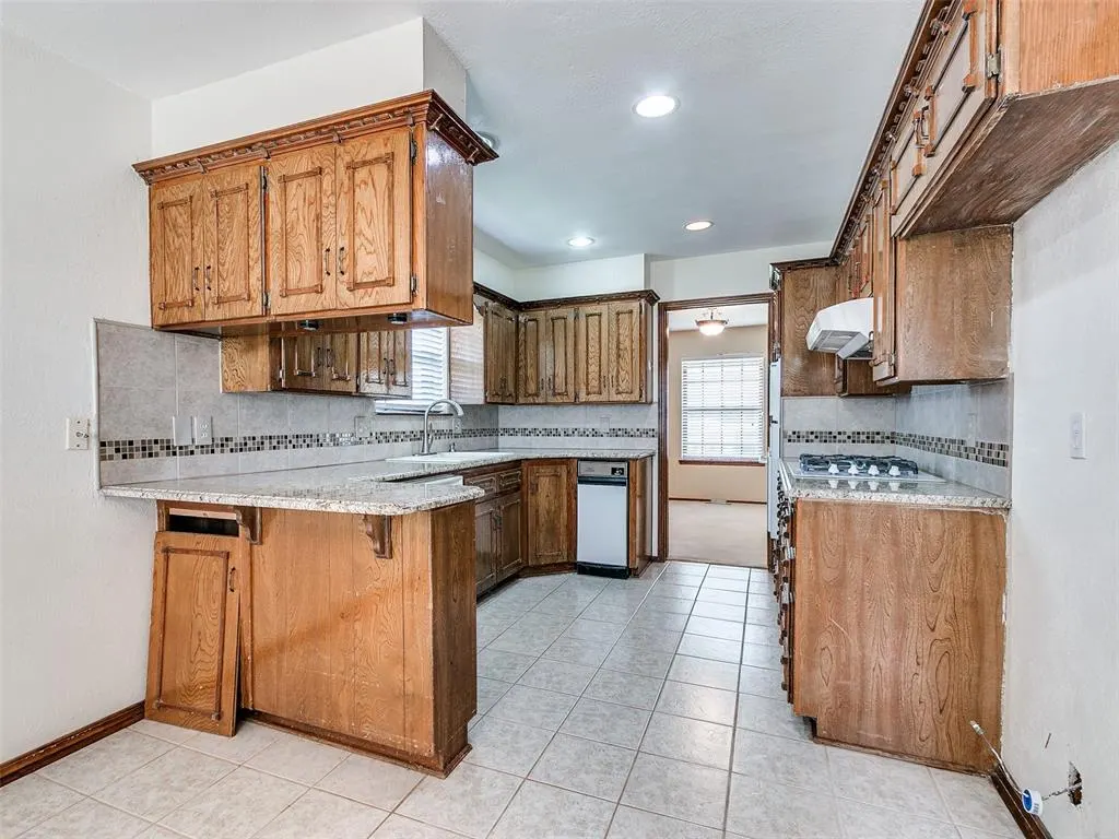 Photo 18 — 6605 WILLOWRIDGE Drive, Oklahoma City, OK 73122