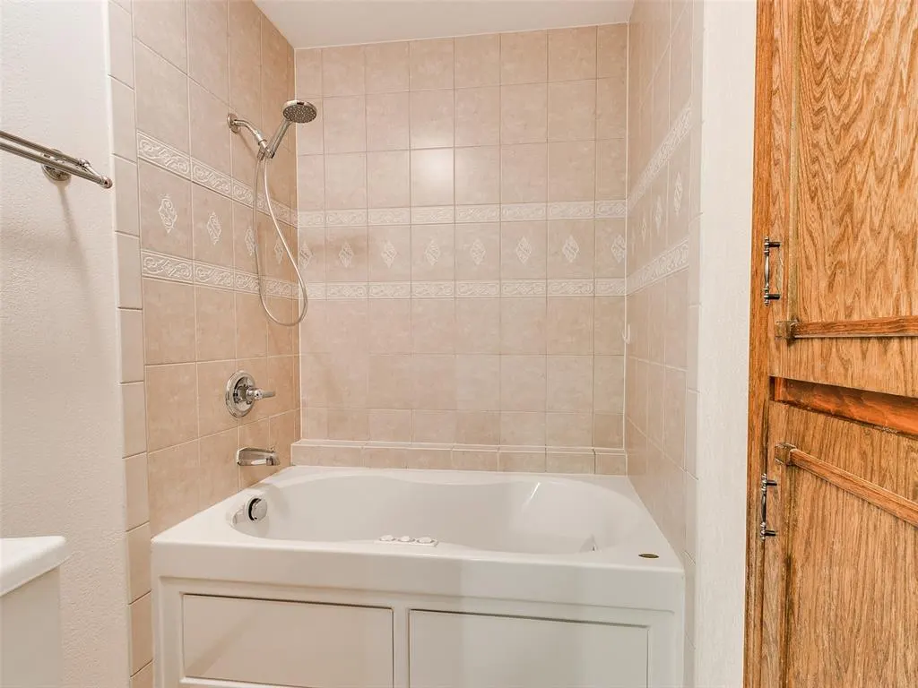Photo 32 — 6605 WILLOWRIDGE Drive, Oklahoma City, OK 73122