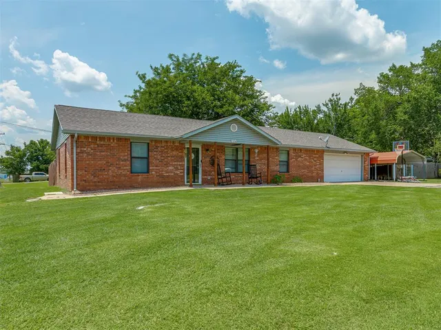 Front exterior — 124 S 5th Avenue, Stroud, OK 74079