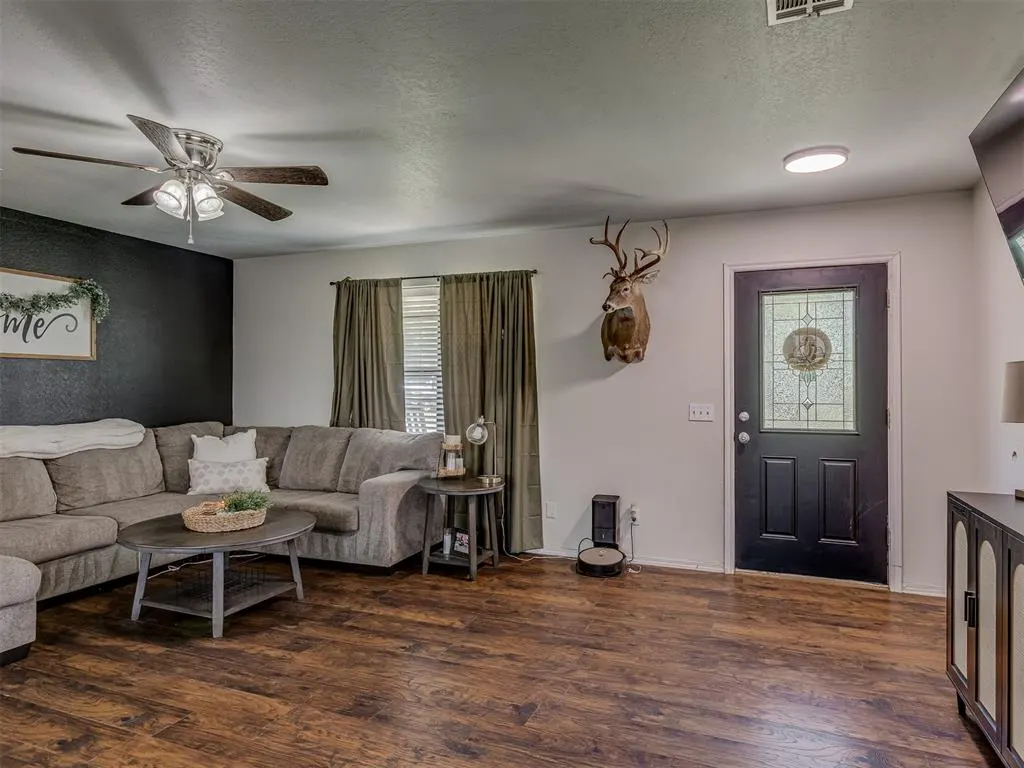 Photo 3 — 124 S 5th Avenue, Stroud, OK 74079