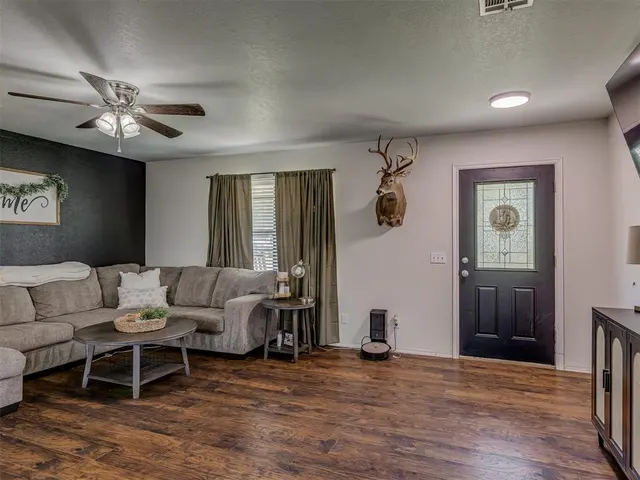 Photo 3 — 124 S 5th Avenue, Stroud, OK 74079