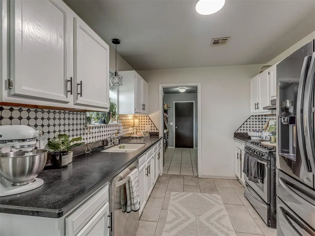 Photo 4 — 124 S 5th Avenue, Stroud, OK 74079