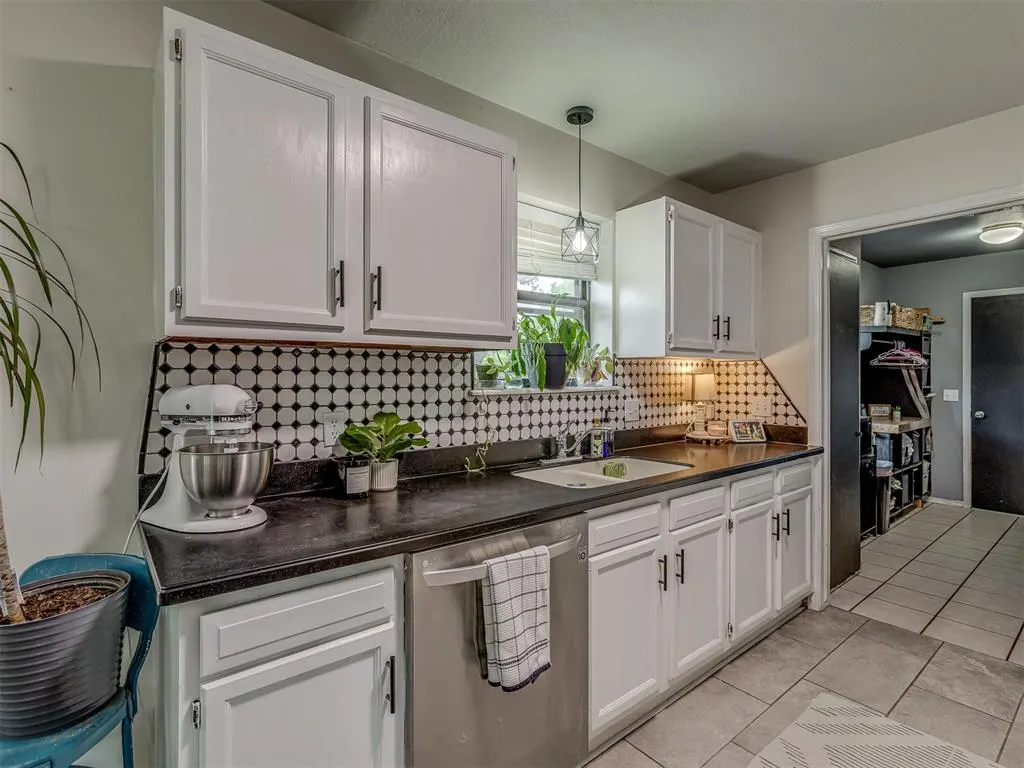 Photo 7 — 124 S 5th Avenue, Stroud, OK 74079