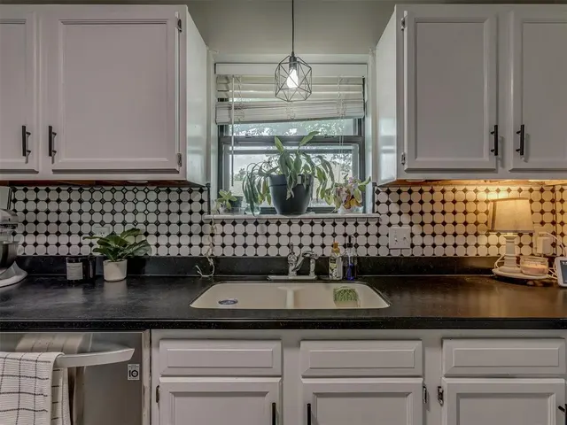 Photo 8 — 124 S 5th Avenue, Stroud, OK 74079