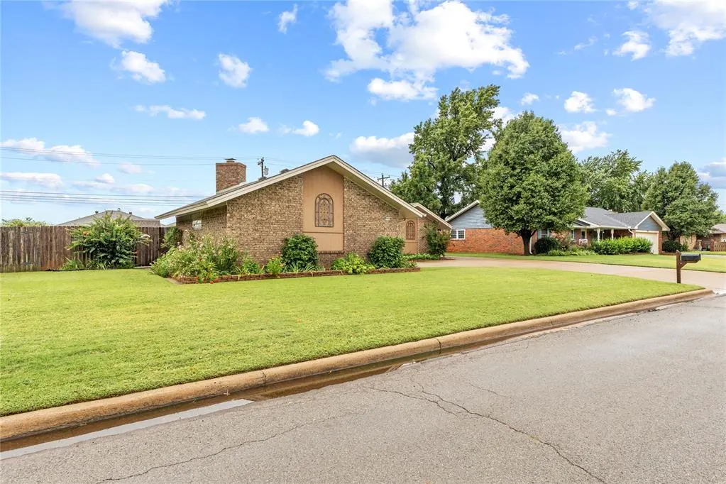 Photo 3 — 1222 E Proctor Avenue, Weatherford, OK 73096