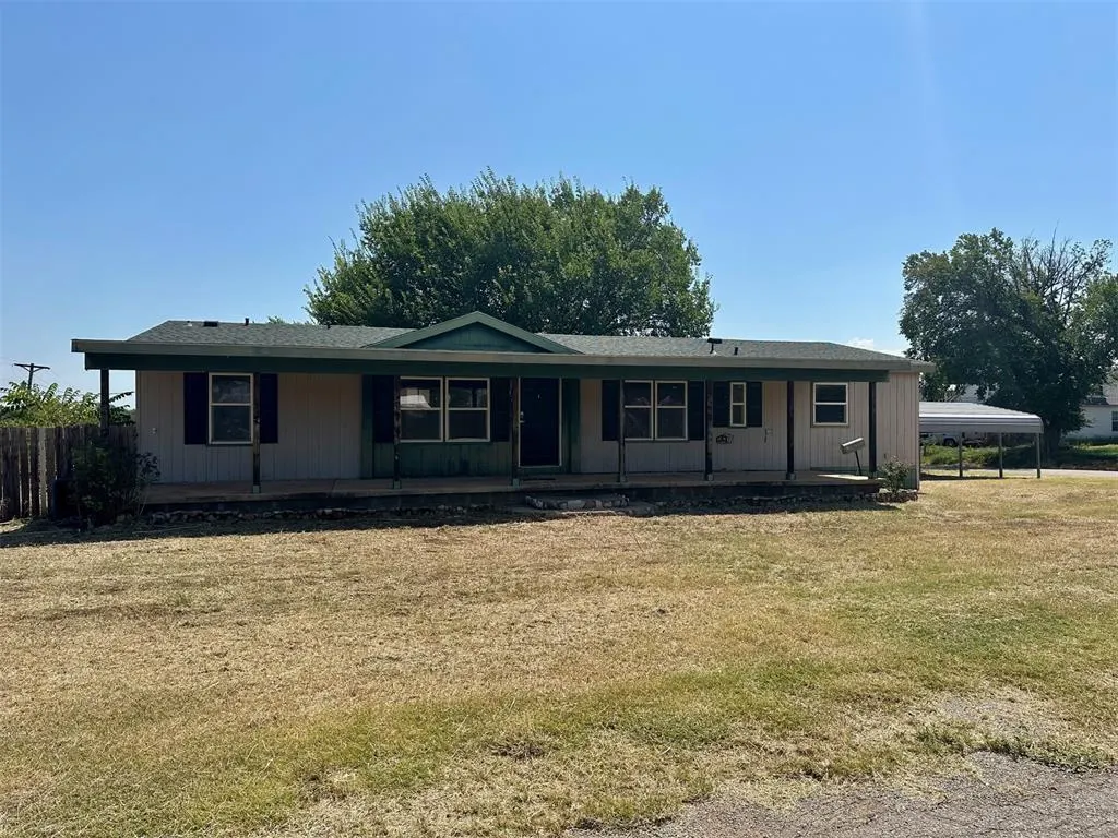 Front exterior — 321 S Middle Avenue, Cordell, OK 73632