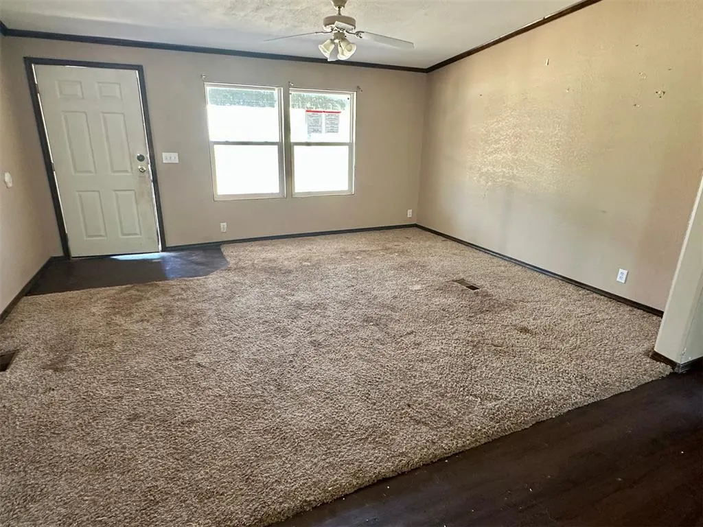 Photo 2 — 321 S Middle Avenue, Cordell, OK 73632