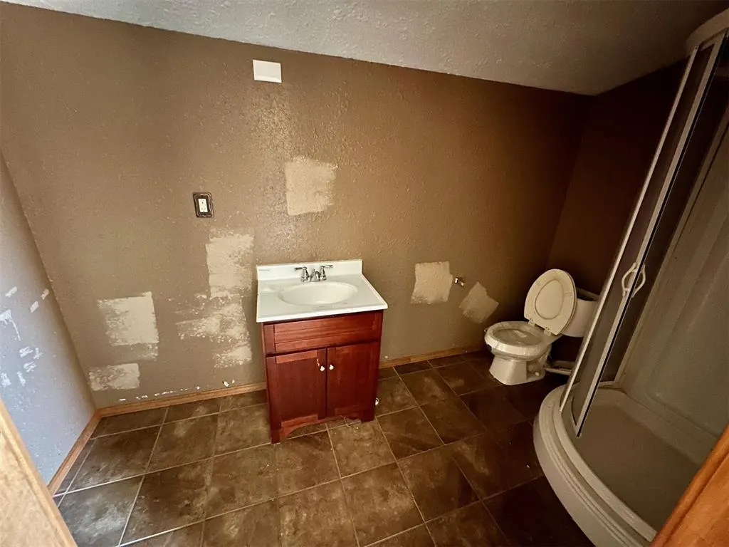 Photo 8 — 321 S Middle Avenue, Cordell, OK 73632