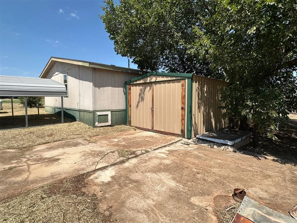 Photo 13 — 321 S Middle Avenue, Cordell, OK 73632