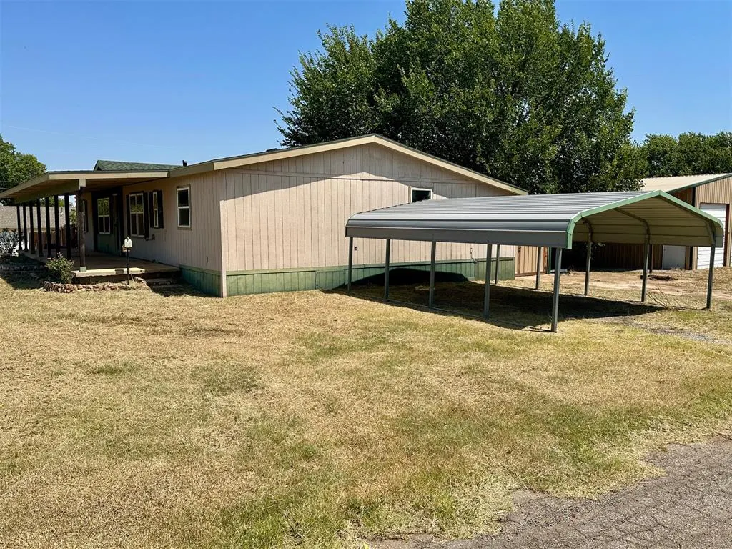 Photo 14 — 321 S Middle Avenue, Cordell, OK 73632