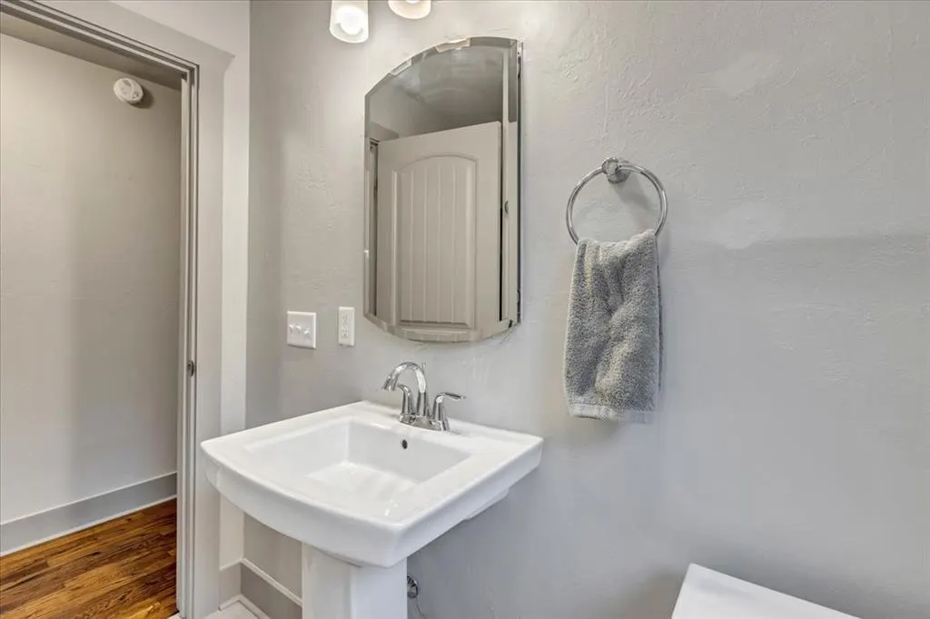 Photo 11 — 2808 N Robinson Avenue, Oklahoma City, OK 73103