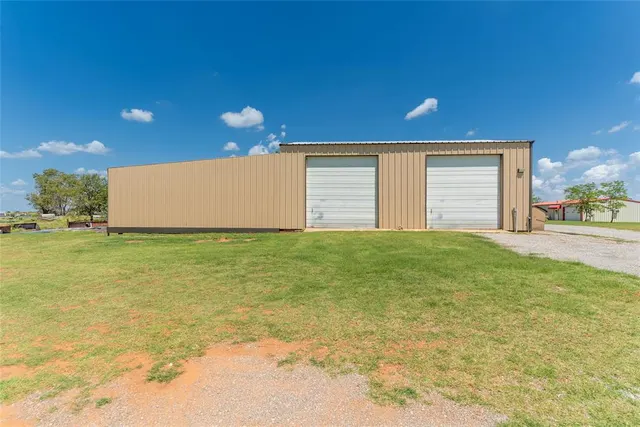 Photo 4 — 10057 N 2250 Road, Arapaho, OK 73620