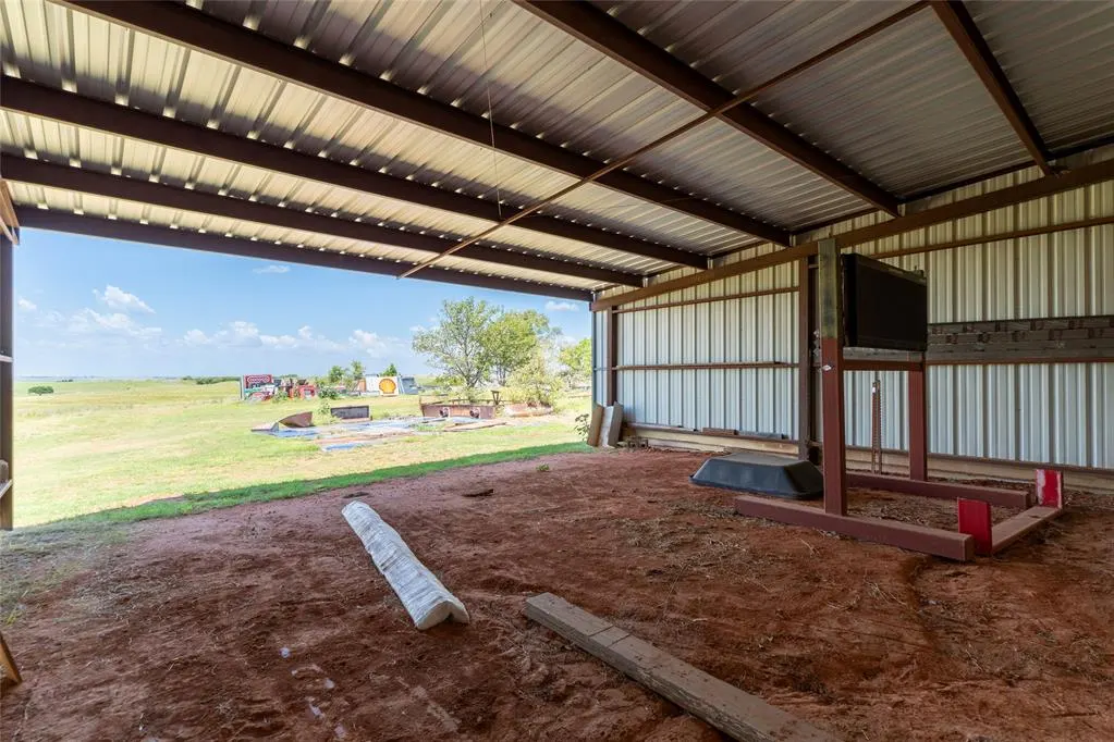Photo 34 — 10057 N 2250 Road, Arapaho, OK 73620