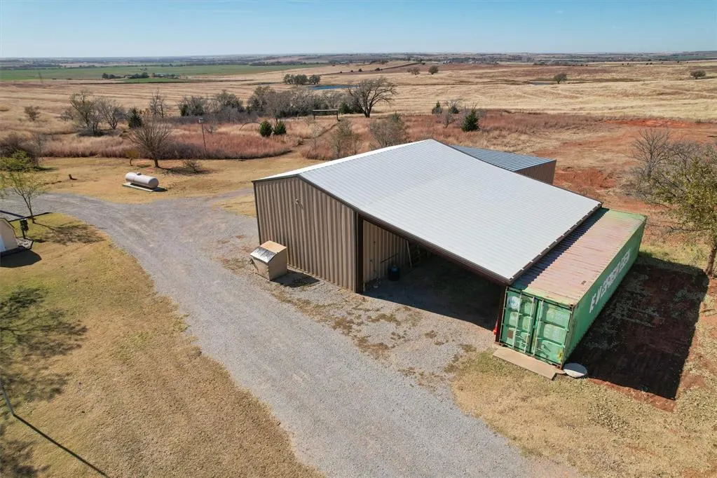 Photo 32 — 10057 N 2250 Road, Arapaho, OK 73620