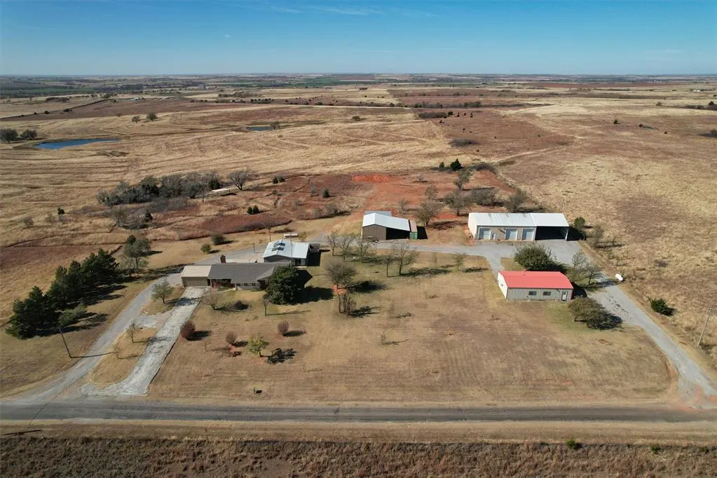 Photo 3 — 10057 N 2250 Road, Arapaho, OK 73620