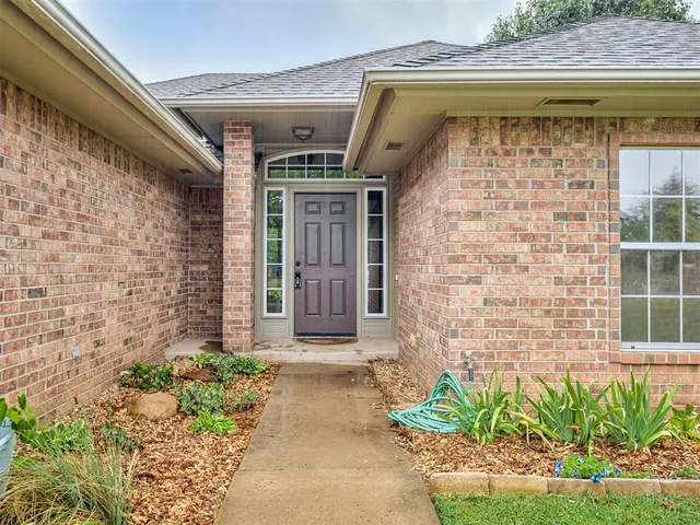 Photo 3 — 1011 Pruett Drive, Edmond, OK 73003