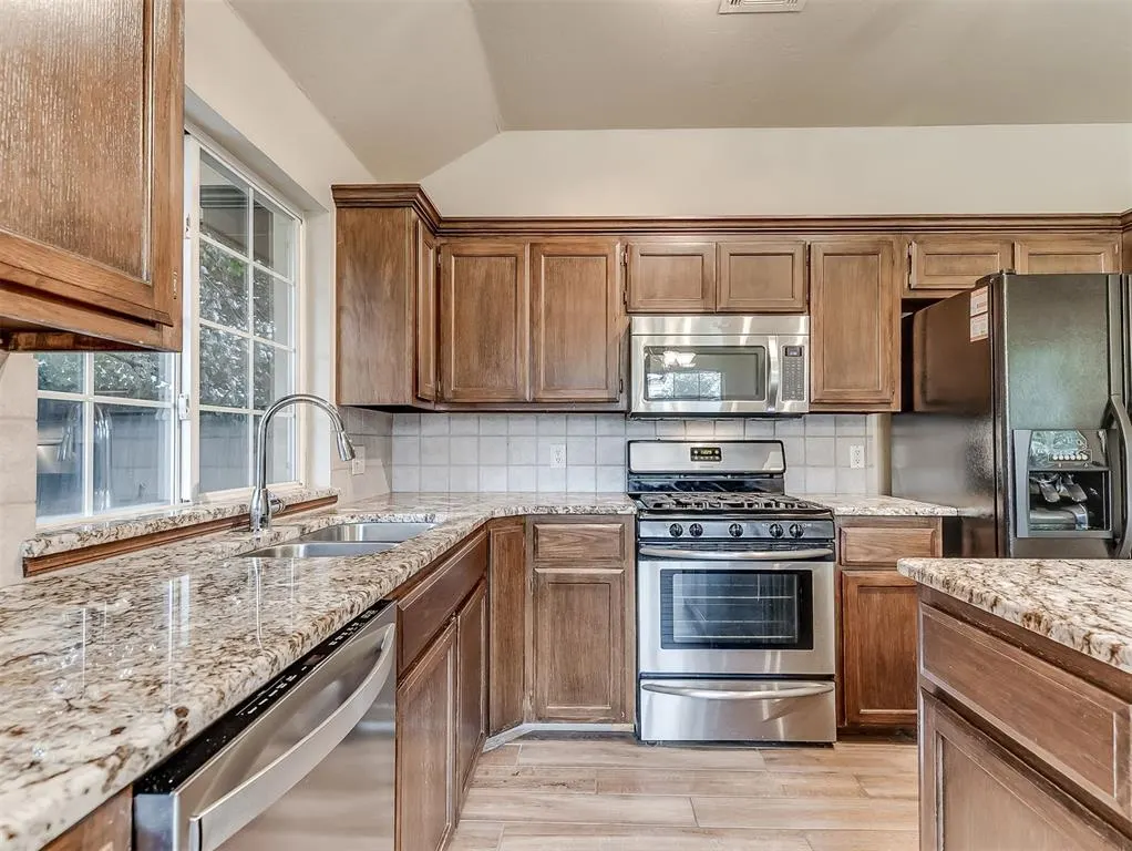Photo 13 — 1011 Pruett Drive, Edmond, OK 73003