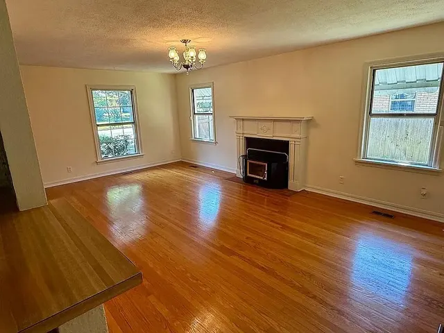 Photo 3 — 518 S Flood Avenue, Norman, OK 73069