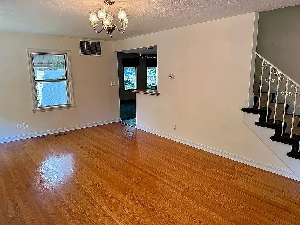 Photo 4 — 518 S Flood Avenue, Norman, OK 73069