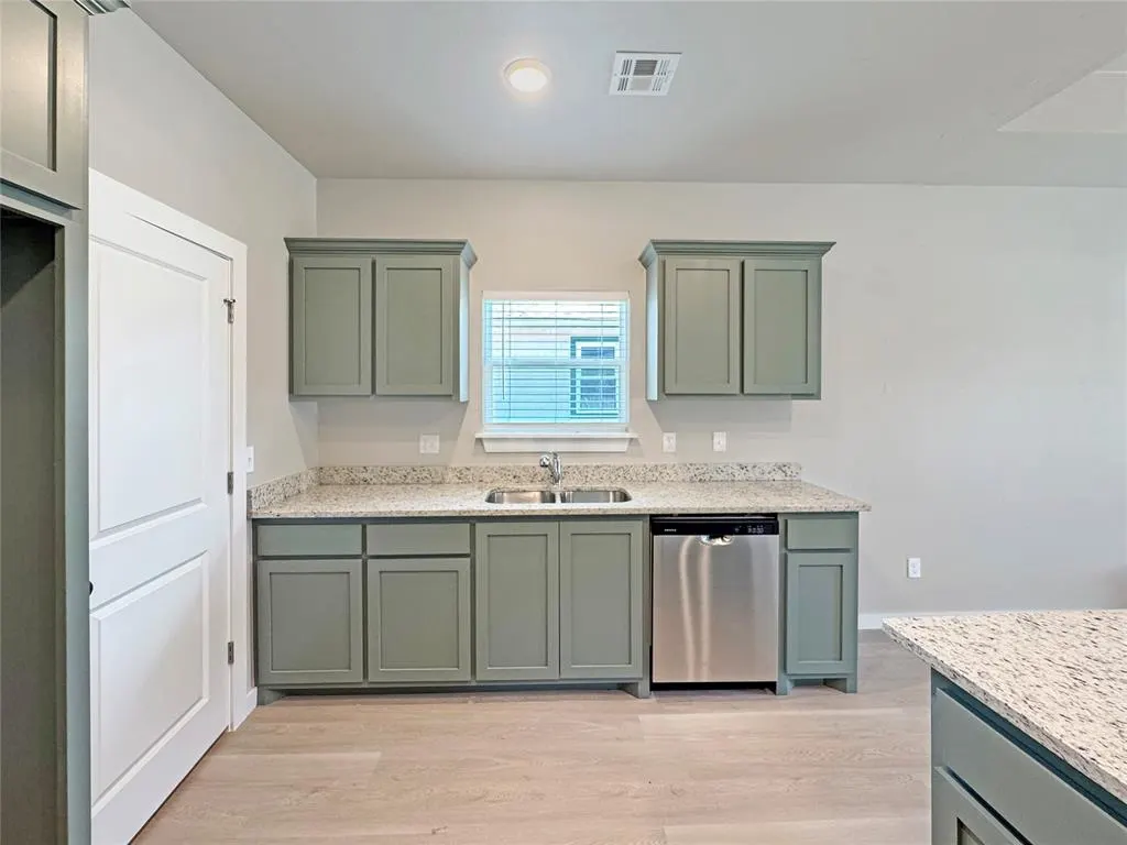 Photo 4 — 1108 W Dewey Street, Shawnee, OK 74801