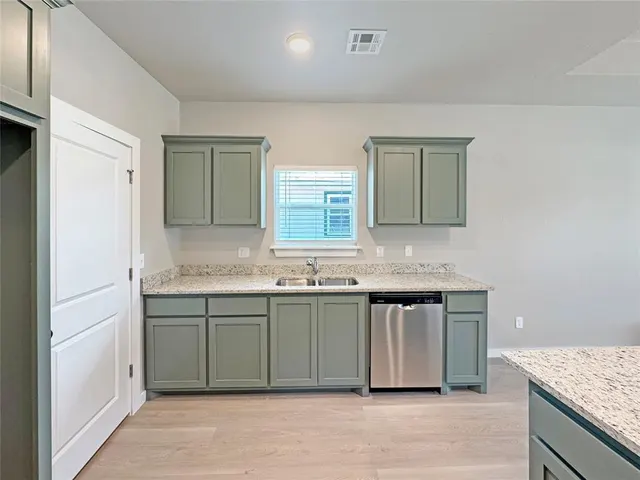 Photo 4 — 1108 W Dewey Street, Shawnee, OK 74801