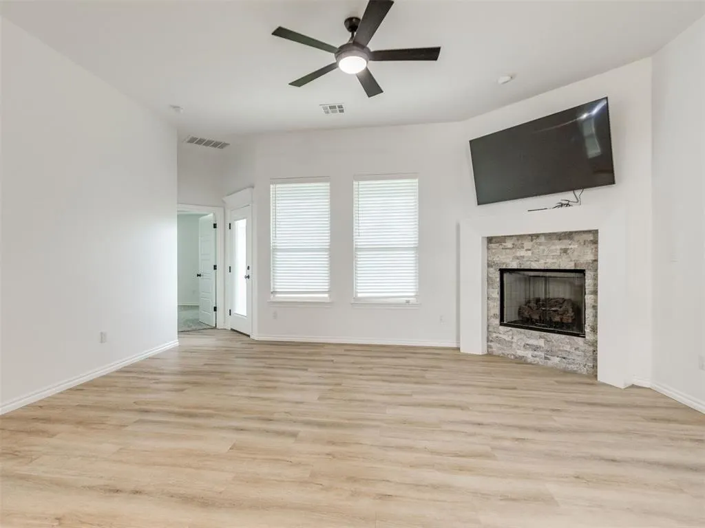 Photo 4 — 527 Hackberry Lane, Washington, OK 73093