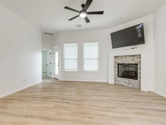 Photo 4 — 527 Hackberry Lane, Washington, OK 73093