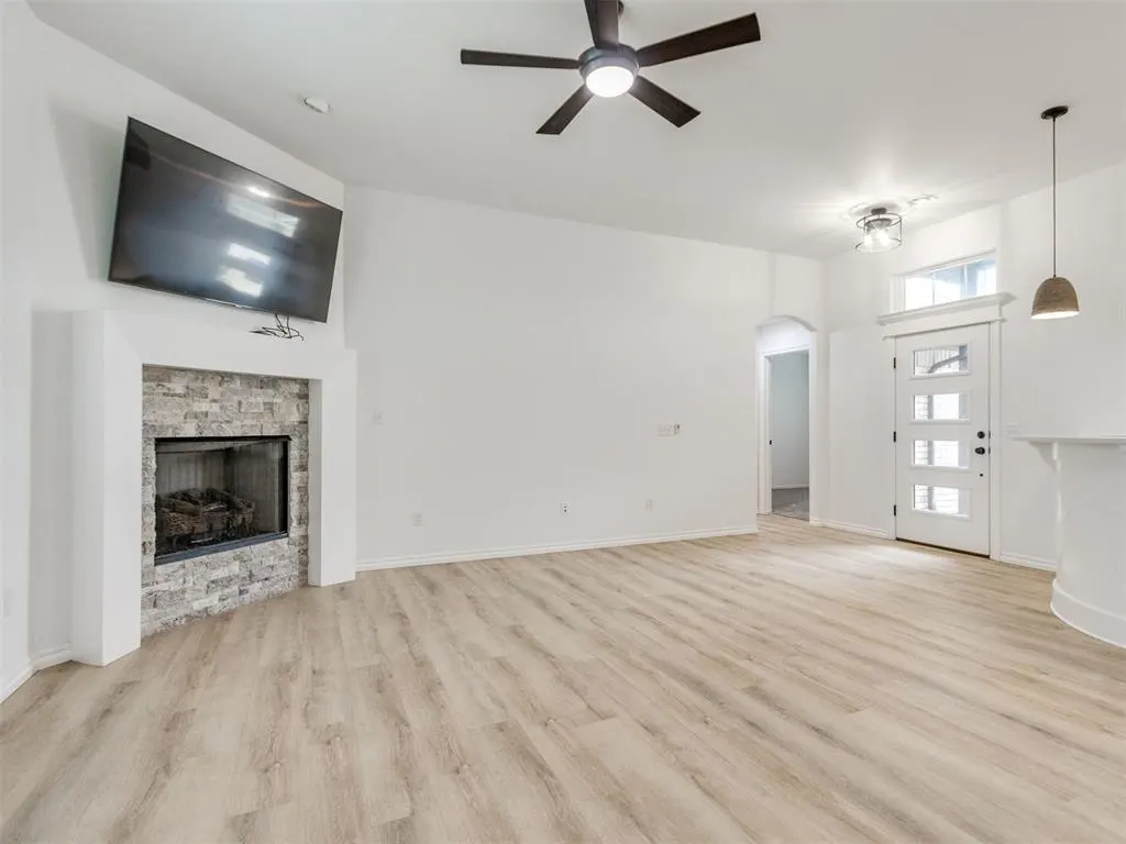 Photo 5 — 527 Hackberry Lane, Washington, OK 73093