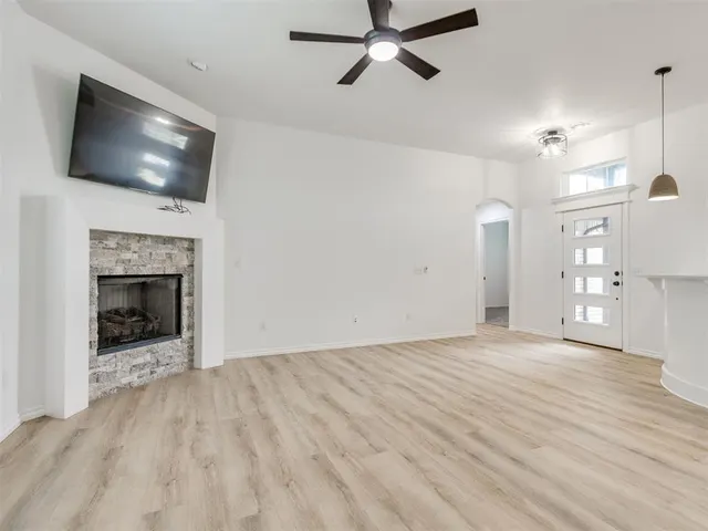 Photo 5 — 527 Hackberry Lane, Washington, OK 73093