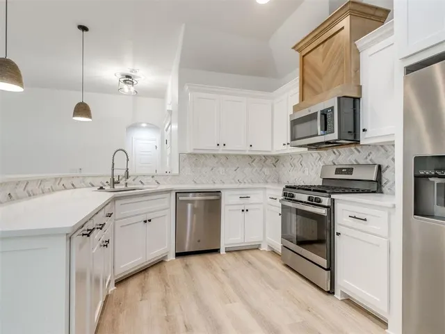 Photo 6 — 527 Hackberry Lane, Washington, OK 73093