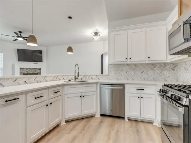 Photo 7 — 527 Hackberry Lane, Washington, OK 73093