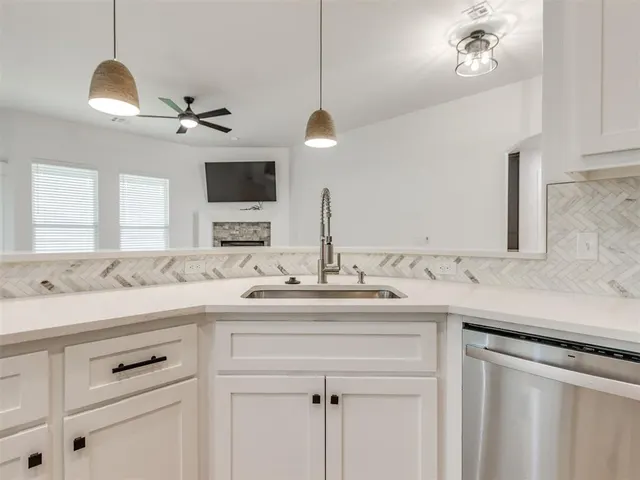 Photo 8 — 527 Hackberry Lane, Washington, OK 73093
