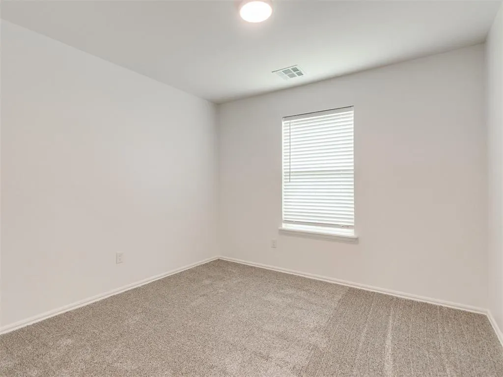 Photo 13 — 527 Hackberry Lane, Washington, OK 73093