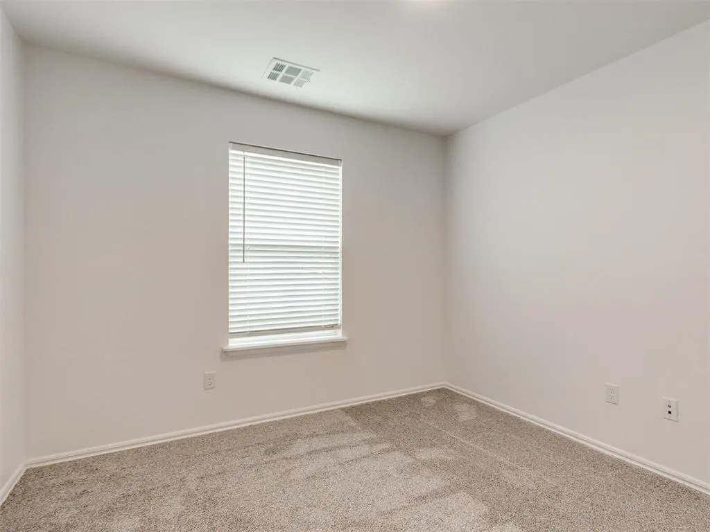 Photo 16 — 527 Hackberry Lane, Washington, OK 73093